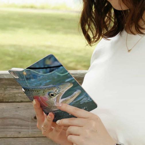 【手帳型】ニジマスの目