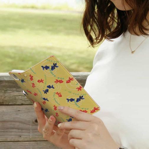 【手帳型】泳ぐ金魚　黄色