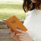 【手帳型】【釣りざんまい】 一日釣りを楽しむアングラー_オレンジ