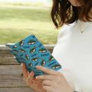 【手帳型】【釣りざんまい】ドット絵のブラックバスがいっぱい_カラフルスカイブルー