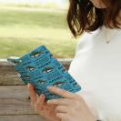 【手帳型】【釣りざんまい】ドット絵のブラックバス_英字新聞風スカイブルー