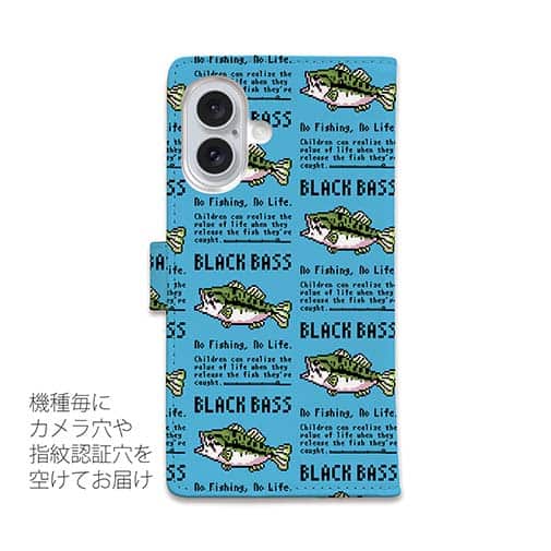 【手帳型】【釣りざんまい】ドット絵のブラックバス_英字新聞風スカイブルー