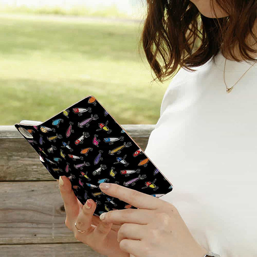 【手帳型】【釣りざんまい】ルアーコレクション_カラフルブラック