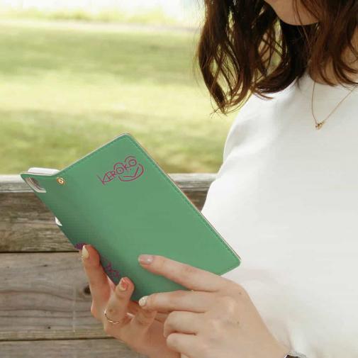 【手帳型】【佐藤ケロ子】KEROKOサイン入りスマホカバー グリーン