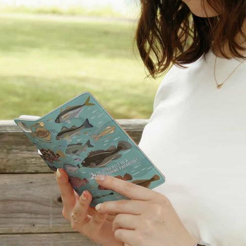 【手帳型】【FISH MAN】テトラ帯は釣り天国！ ブルー