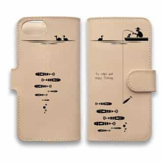 【手帳型】【釣りざんまい】本革 のんびりと釣りを楽しむ