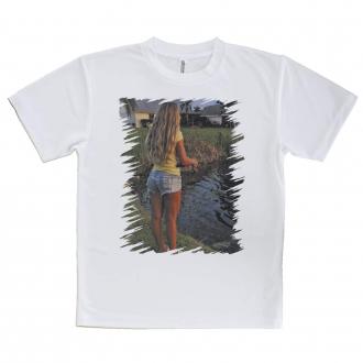 【Tシャツ】ルアーフィッシングを楽しむ女性