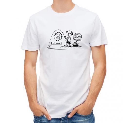 【Tシャツ】【釣りざんまい】なんだか大物釣りあげてるかも?_モノクロ